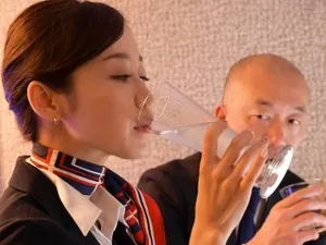 Chồng và bạn thay phiên nhau quan hệ với vợ