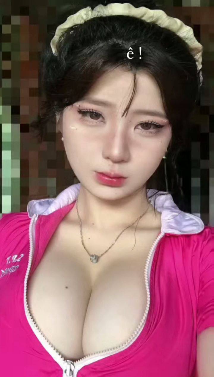 Bà mẹ xinh đẹp của bạn tôi